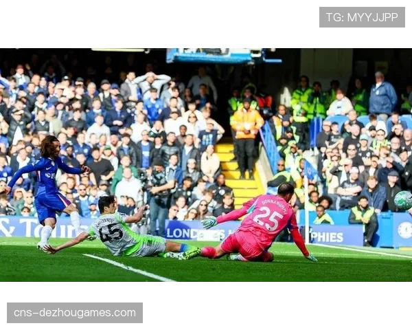 斯坦福桥焦点战：多库抢断凯塞多后突入禁区破门瞬间